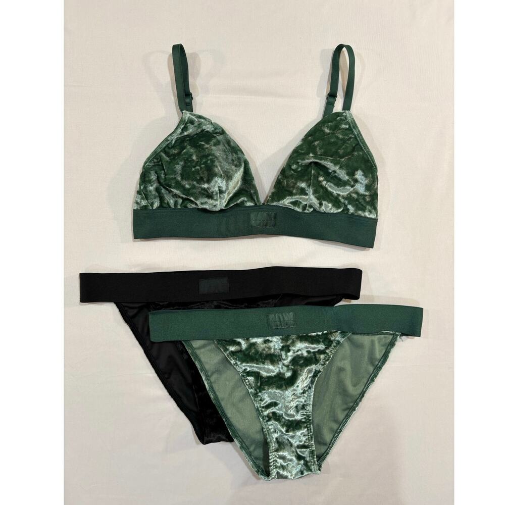 Victoria’s Secret PINK Green Crushed Velour Triangle Bra + 2 matching panties
